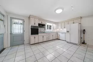 19 Carroll St, Nashua, NH 03063 - Photo 11