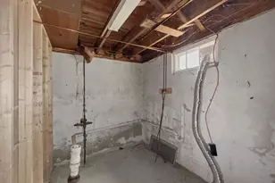 25 Kendall Ave, Manchester, NH 03103 - Photo 17