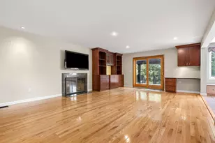 54 Crestwood Dr, Hollis, NH 03049 - Photo 9