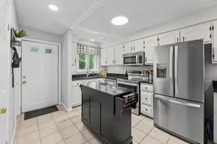 4 Granite Cir, Merrimack, NH 03054 - Photo 3