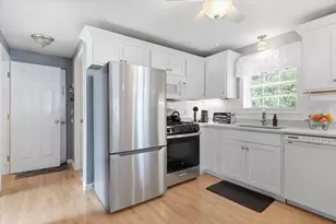36 Wildwood St, Manchester, NH 03103 - Photo 17