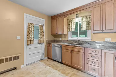 87 Broadway Avenue, Manchester, NH 03104 - Photo 7