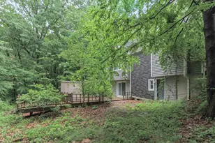20 Redfield Cir, Derry, NH 03038 - Photo 9