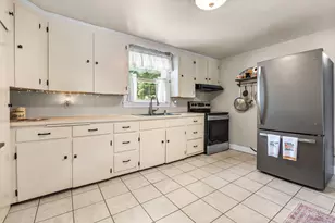 60 Crescent St, Laconia, NH 03246 - Photo 3