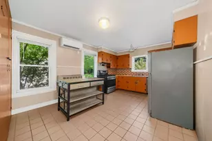 9 Grove St, Derry, NH 03038 - Photo 7