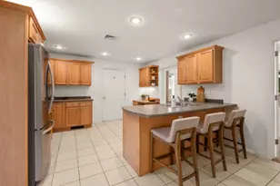 110 Maybrook Ave, Manchester, NH 03102 - Photo 17
