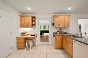 110 Maybrook Ave, Manchester, NH 03102 - Photo 19