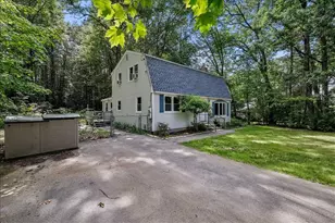 11 Hartson Cir, Hudson, NH 03051 - Photo 3