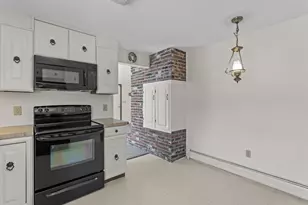 10 Colonial Cir, Hampton, NH 03842 - Photo 9