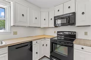 10 Colonial Cir, Hampton, NH 03842 - Photo 11