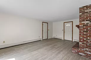 10 Colonial Cir, Hampton, NH 03842 - Photo 5