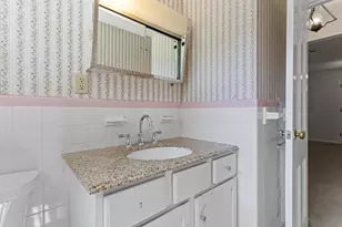 10 Colonial Cir, Hampton, NH 03842 - Photo 19