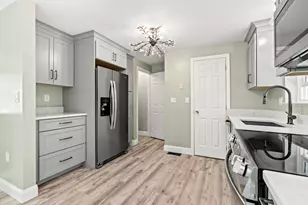 7B Belgian Ct, Goffstown, NH 03045 - Photo 11