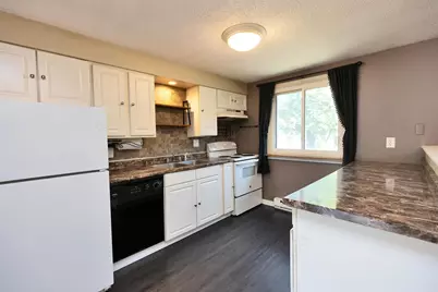 901 Mammoth Road #9, Manchester, NH 03104 - Photo 5