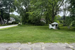 28 Merrimack St, Hudson, NH 03051 - Photo 5