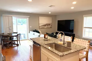 8 Cranberry Way, Manchester, NH 03109 - Photo 3