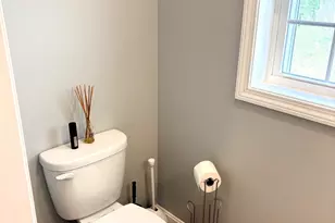 8 Cranberry Way, Manchester, NH 03109 - Photo 9