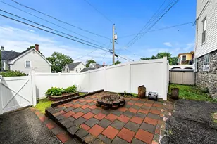 852 Beech St, Manchester, NH 03104 - Photo 9
