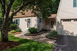 130 Lindstrom Ln, Manchester, NH 03104 - Photo 3