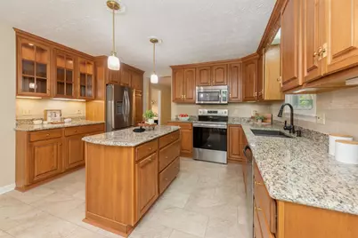 130 Lindstrom Lane, Manchester, NH 03104 - Photo 7