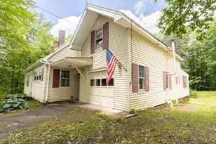 32 Grannis St, Claremont, NH 03743 - Photo 3
