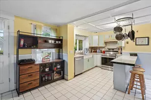 60 Avery St, Laconia, NH 03246 - Photo 9