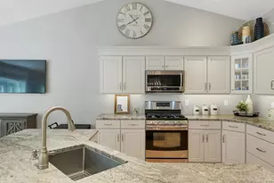 18 Weymouth Ct, Hudson, NH 03051 - Photo 5