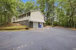 37 Hall Rd, Londonderry, NH 03053 - Photo 3