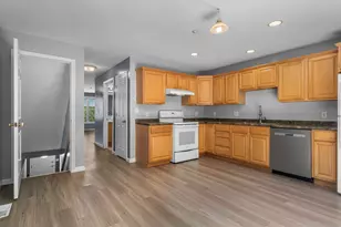 17 Tammy Ct, Hudson, NH 03051 - Photo 3