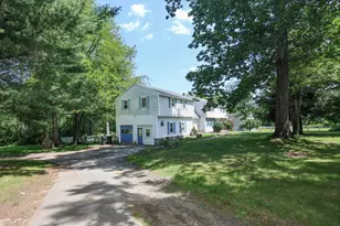 22 Holton Cir, Londonderry, NH 03053 - Photo 5