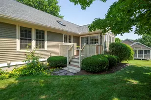 16 Spyglass Point Cir, Bedford, NH 03110 - Photo 3