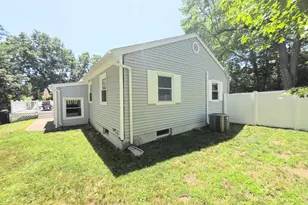 1 Greentrees Dr, Hudson, NH 03051 - Photo 9