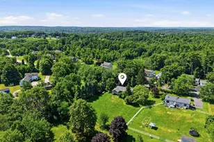 39 Old Auburn Rd, Derry, NH 03038 - Photo 5