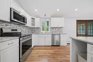 39 Old Auburn Rd, Derry, NH 03038 - Photo 7
