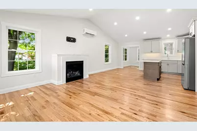 15 Bartlett Street, Epping, NH 03042 - Photo 3