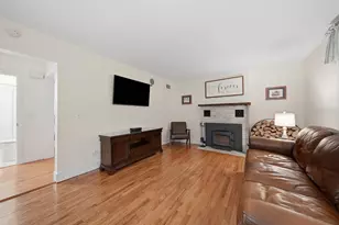 288 Island Pond Rd, Derry, NH 03038 - Photo 15