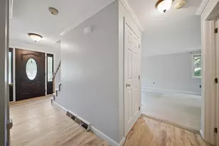 101 Currier Dr, Manchester, NH 03104 - Photo 5