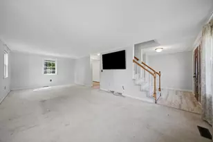 101 Currier Dr, Manchester, NH 03104 - Photo 7