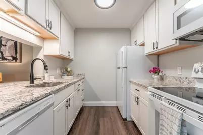 106 Eastern Avenue #204, Manchester, NH 03104 - Photo 5