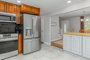 68 Benjamin St, Manchester, NH 03109 - Photo 11