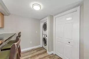 273 Maplewood Ave, Portsmouth, NH 03801 - Photo 13