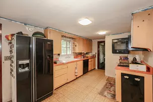 283 Hampstead Rd, Derry, NH 03038 - Photo 11