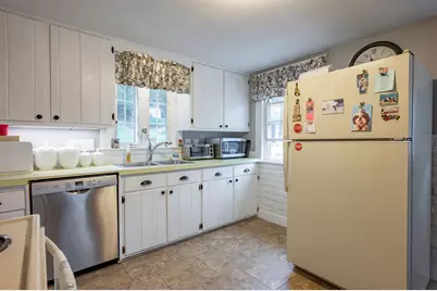 21 Charlotte Avenue, Nashua, NH 03064 - Photo 9