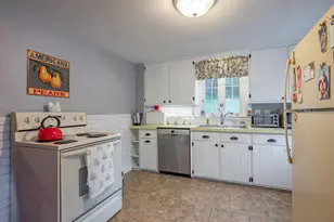 21 Charlotte Ave, Nashua, NH 03064 - Photo 11