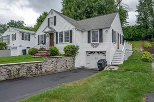 21 Charlotte Ave, Nashua, NH 03064 - Photo 3