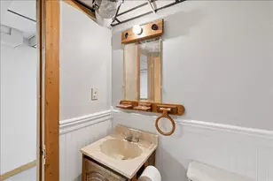717 S Main St, Manchester, NH 03102 - Photo 43