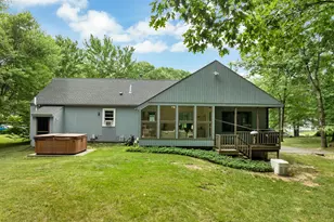 43 Redfield Cir, Derry, NH 03038 - Photo 3