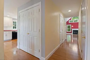 29 Vineyard Dr, Stratham, NH 03885 - Photo 5