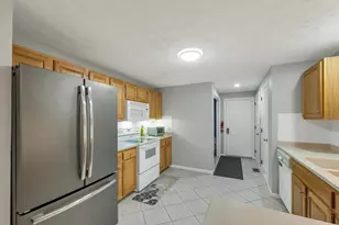 4 Glasgow Cir, Hudson, NH 03051 - Photo 3
