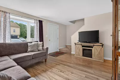 95 Harbor Avenue #5, Nashua, NH 03060 - Photo 3